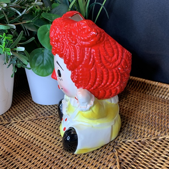 Vintage ceramic Raggedy Ann planter - Picture 2 of 14